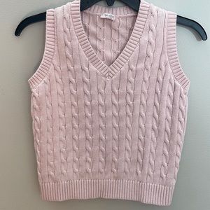 Light pink sweater vest excellent condition M